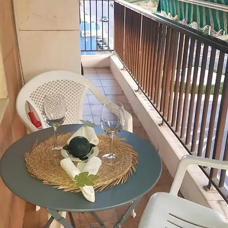 Charming Beachfront Apartment/ Encantador Apartamento Frente Al Mar Puerto de Sagunto