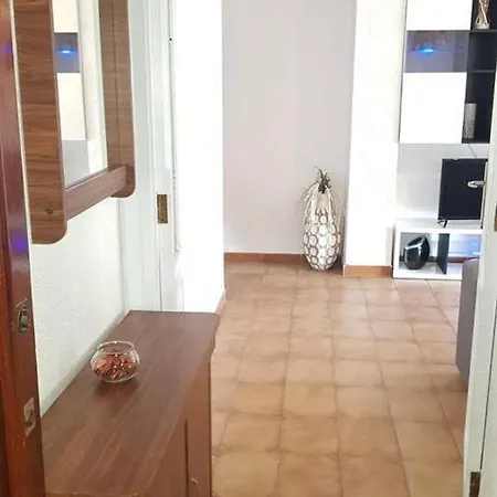 Charming Beachfront Apartment/ Encantador Apartamento Frente Al Mar Apartment *